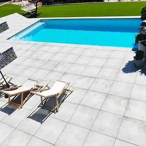 2 Vue Av Piscine Prunières